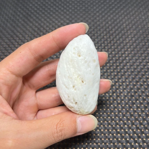 和田玉原石戈壁料鸡骨白高瓷白手把件玉化好油润通透干净精美白色