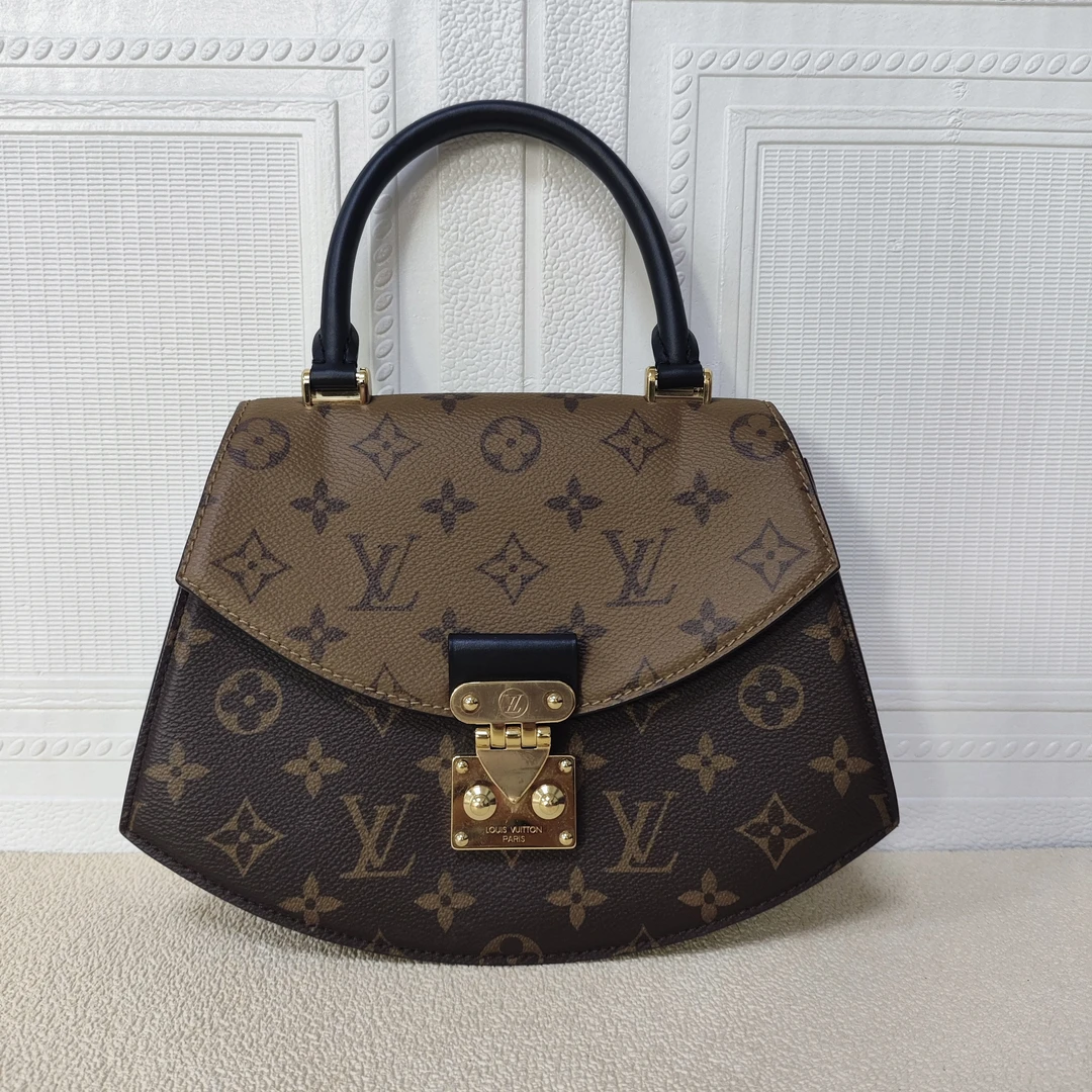 95新 LV 麦殿甄选/Lv Tilsitt扇形包/斜挎包