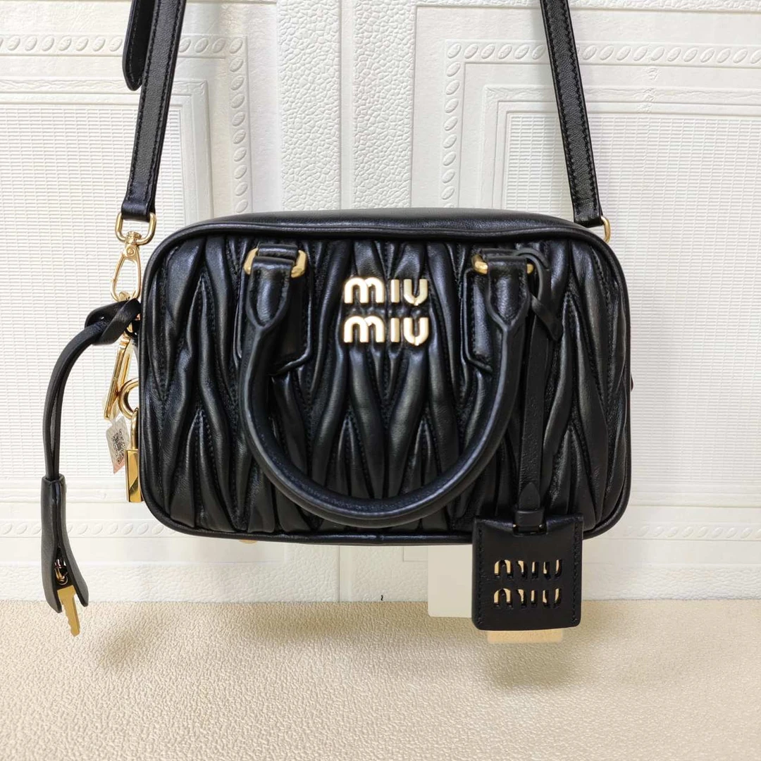 99新 MIU MIU/缪缪 全皮褶皱手提包小号黑色/保龄球/底长约20cm