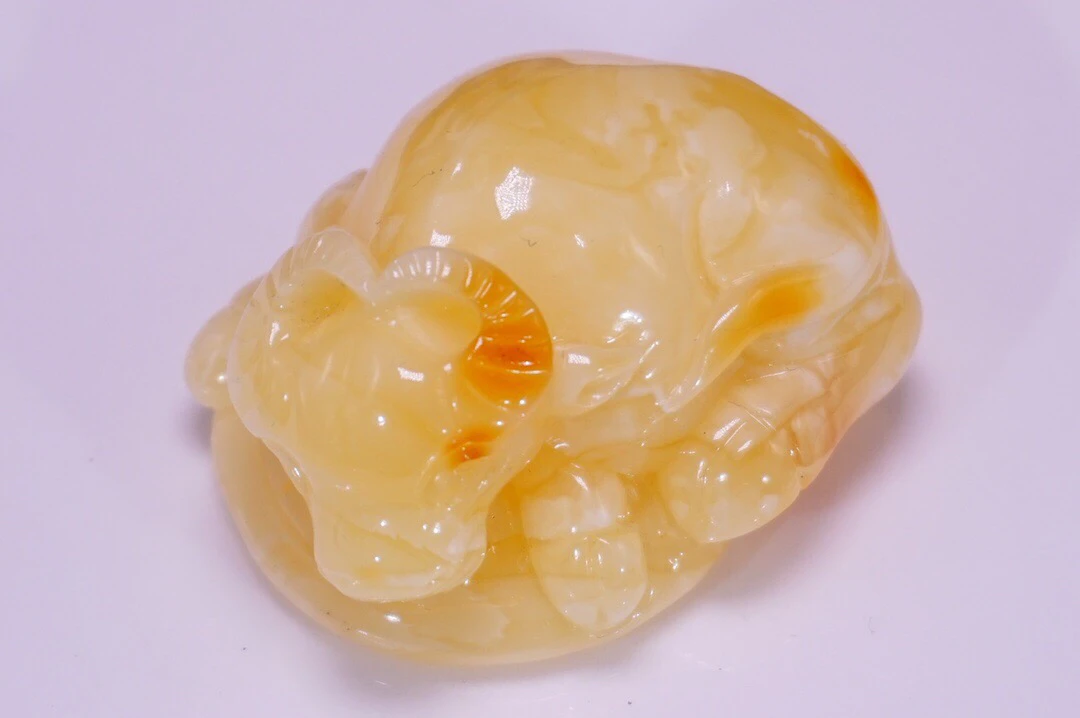 重29.66克 蜜蜡满蜡白花蜡生肖牛吊坠