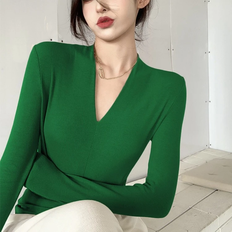 欧货V领打底衫女秋冬新款洋气显瘦绿色毛衣修身内搭紧身针织上衣