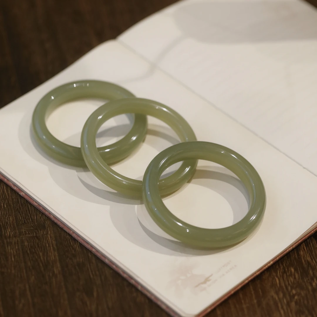 麦麦【风雅镯】天然和田玉晴水手镯坠（深浅不一）多样性发货其一