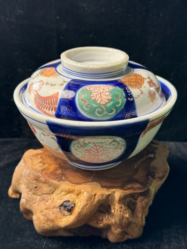 日本回流肥前伊万里满绘多色开窗花卉画片带内绘青花盖碗