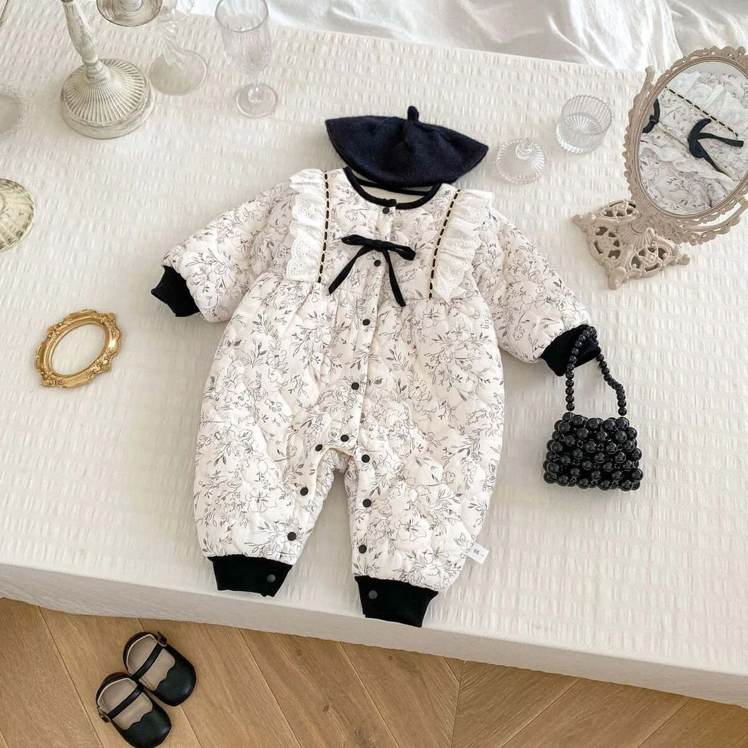 INS新款婴儿冬装爬服洋气宝宝夹棉连体衣加厚保暖蝴蝶结棉服哈衣