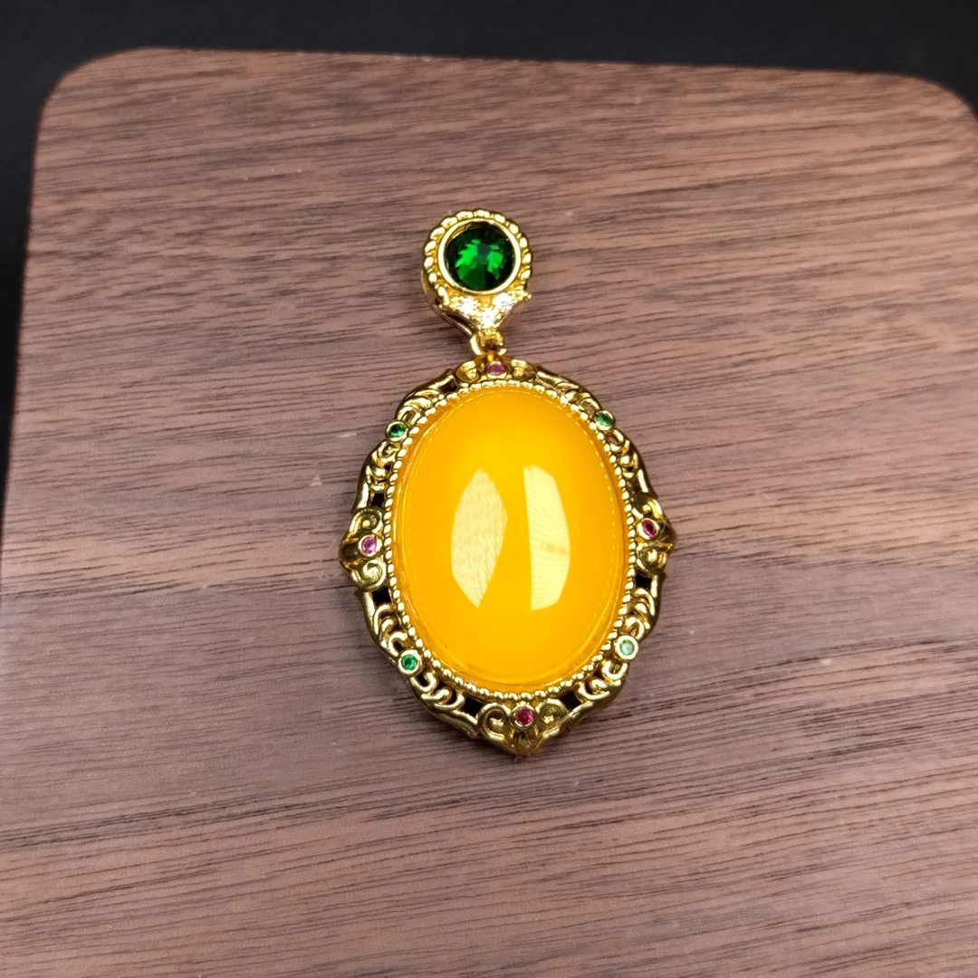 【侯总甄选】天然鸡油黄蛋面设计款玛瑙吊坠-63-合金