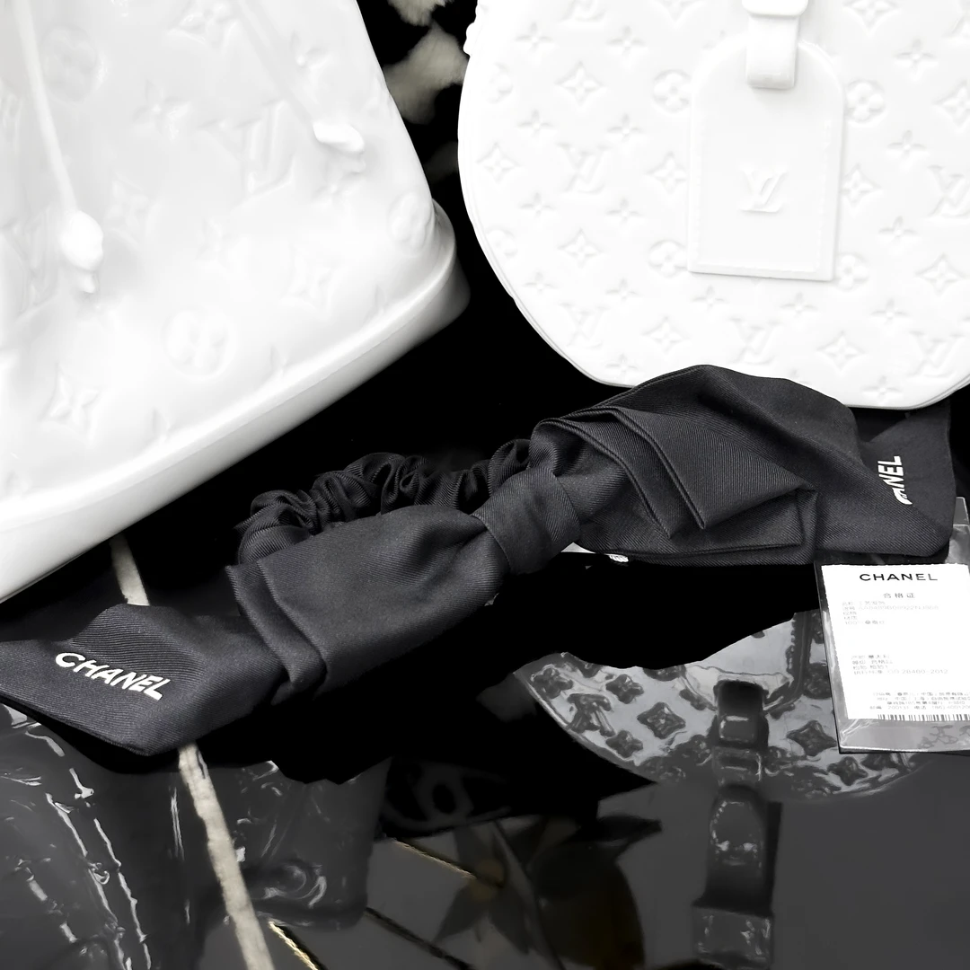 99新 Chanel/香奈儿 黑色字母logo蚕丝蝴蝶结发绳，发圈