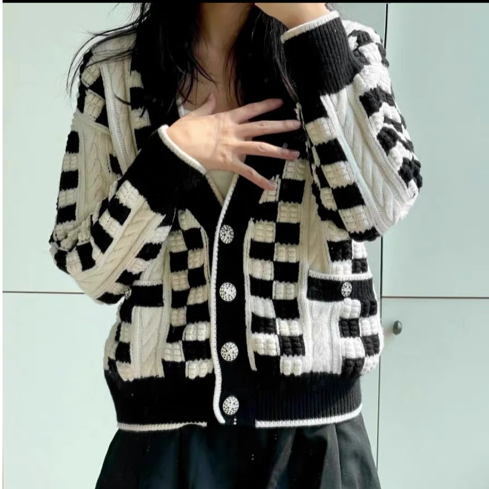 99新 Chanel/香奈儿 23C早春度假系列 38码 白色拼黑色 长袖 开衫