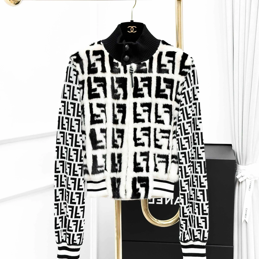 99新 FENDI/芬迪 40码 白色拼黑色 满logo 长袖 短款 外套