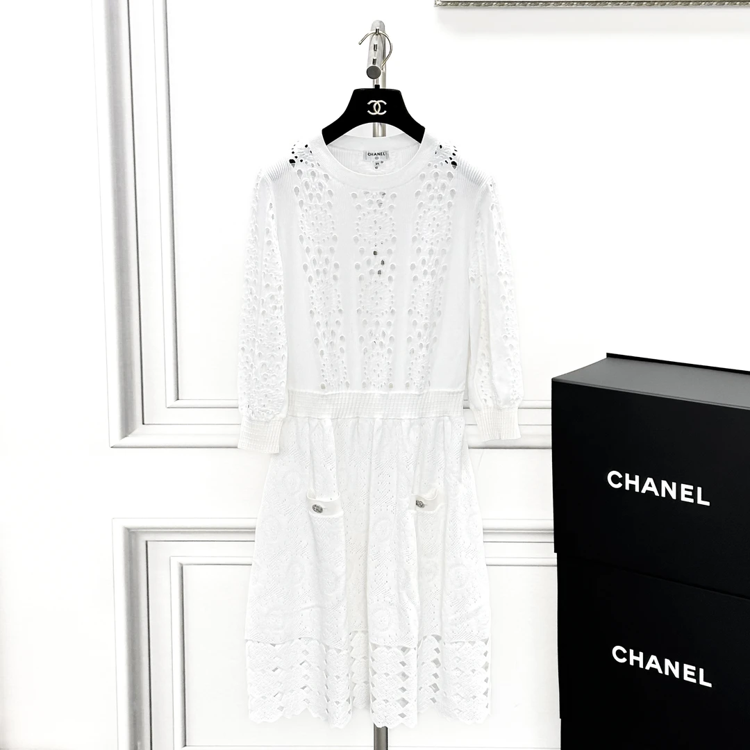 99新 Chanel/香奈儿 34码白色针织镂空中袖连衣裙