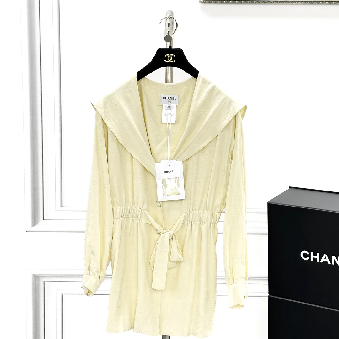 99新 Chanel/香奈儿 34码23S春夏鹅黄色暗花连帽衬衫裙，连衣裙