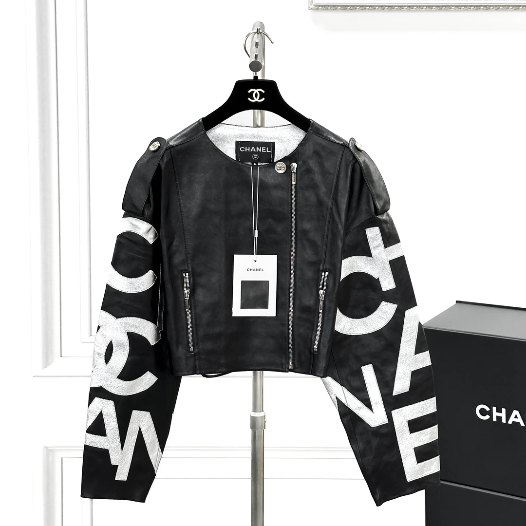99新 Chanel/香奈儿 36码 黑色 字母 长袖短款 皮衣外套