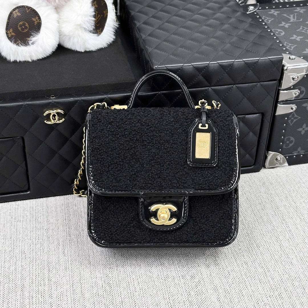 99新 Chanel/香奈儿 黑金 羊羔毛 单手柄 链条包
