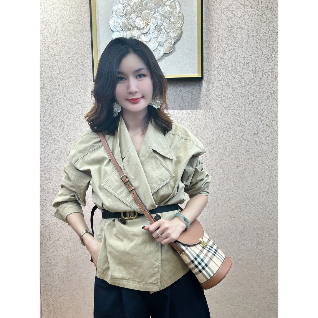 B01经典休闲百搭小水桶