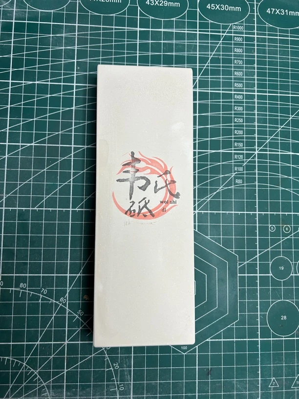 绿碳四千目磨刀石(韦氏砥)镜面高锋利，需搭配低目数使用