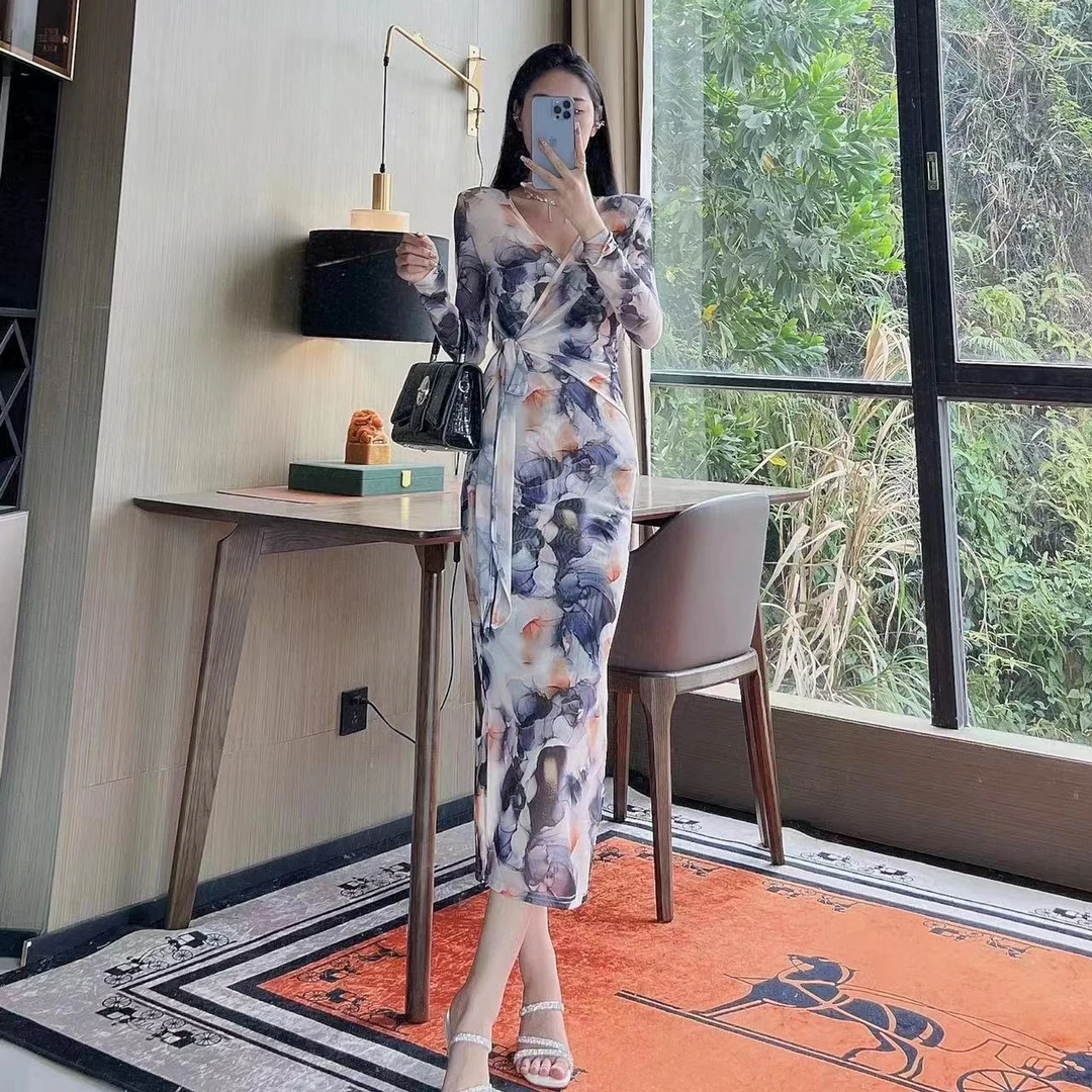 气质女人味轻奢V领绑带长袖出水芙蓉显瘦包身修身百搭开衩连衣裙