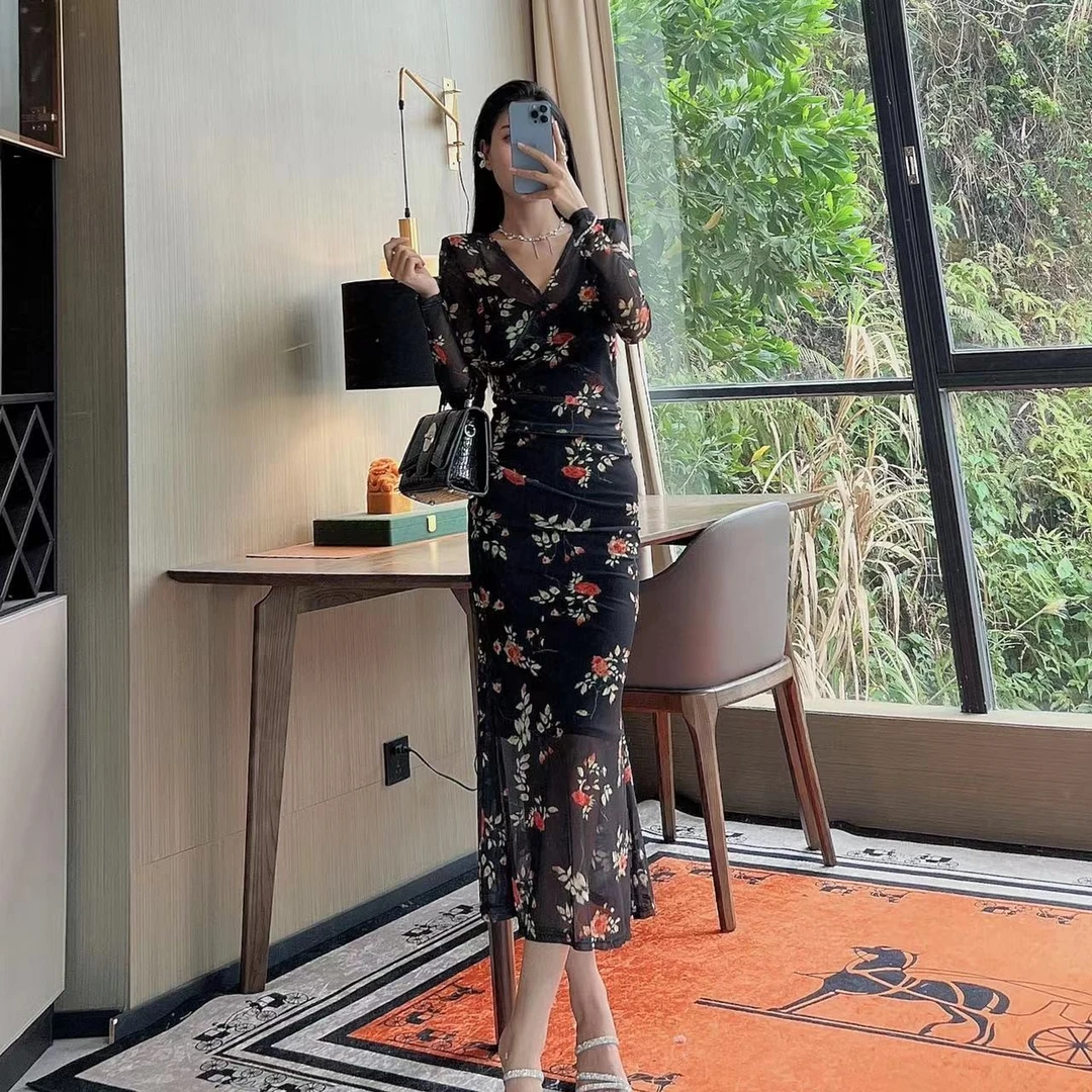 气质女人味轻奢V领长袖暗夜玫瑰显瘦包身修身时尚百搭鱼尾连衣裙