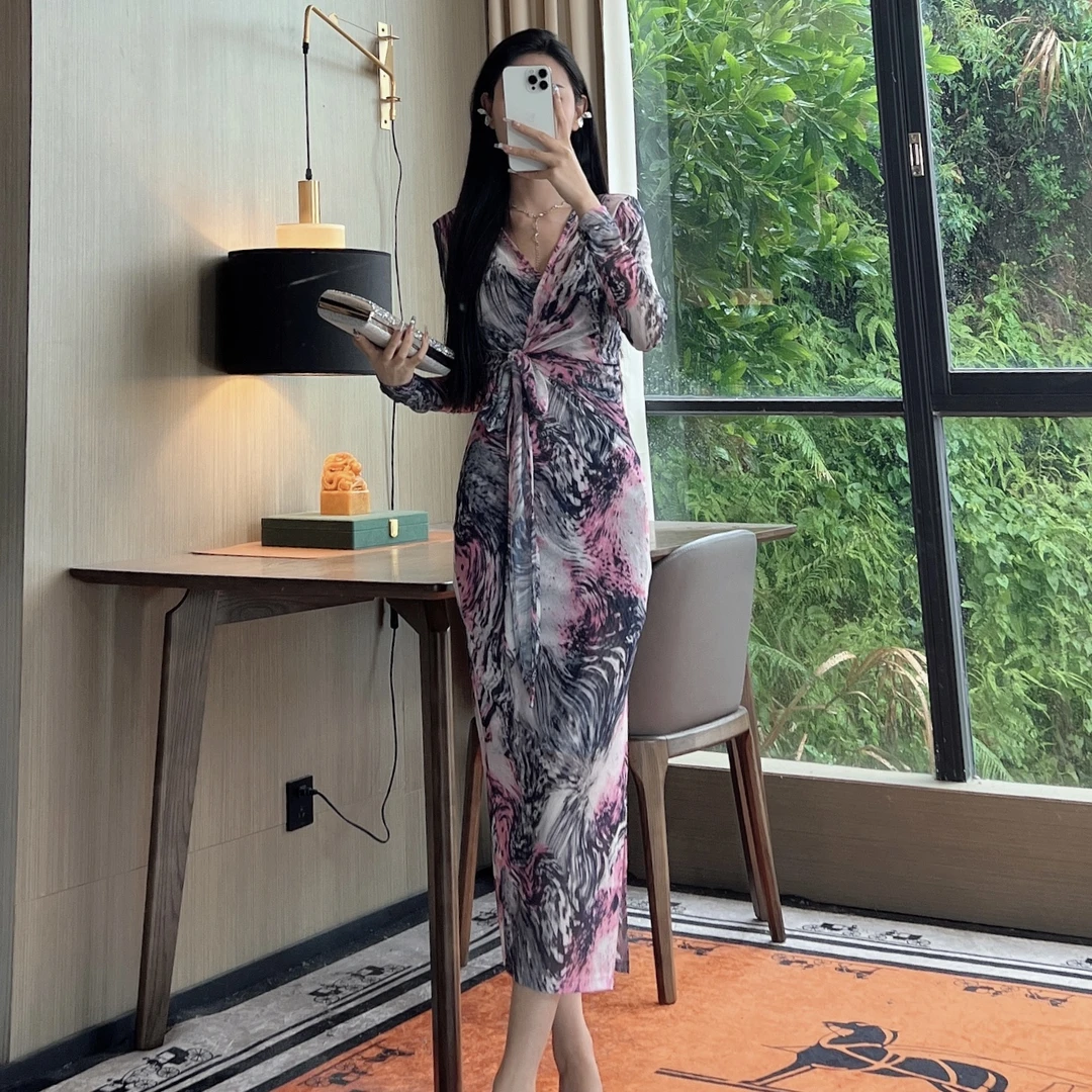 气质女人味轻奢V领绑带长袖横烟秋水显瘦包身修身百搭开衩连衣裙