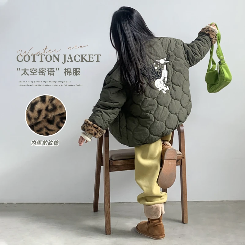 【太空密语】宽松韩版洋气时髦设计感绣花牛角扣豹纹棉服外套