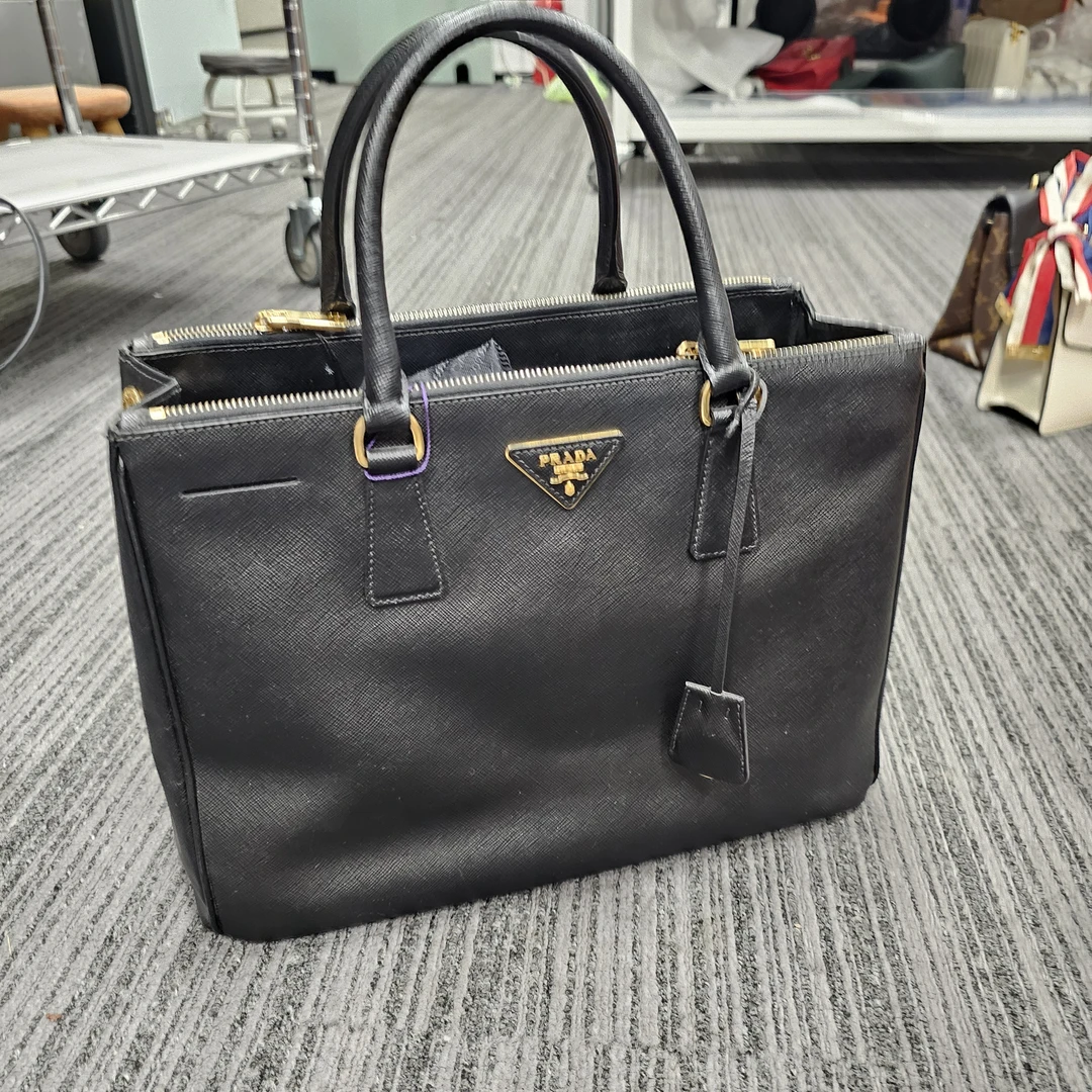 95新 Prada/普拉达 普拉达中号黑金杀手手提包