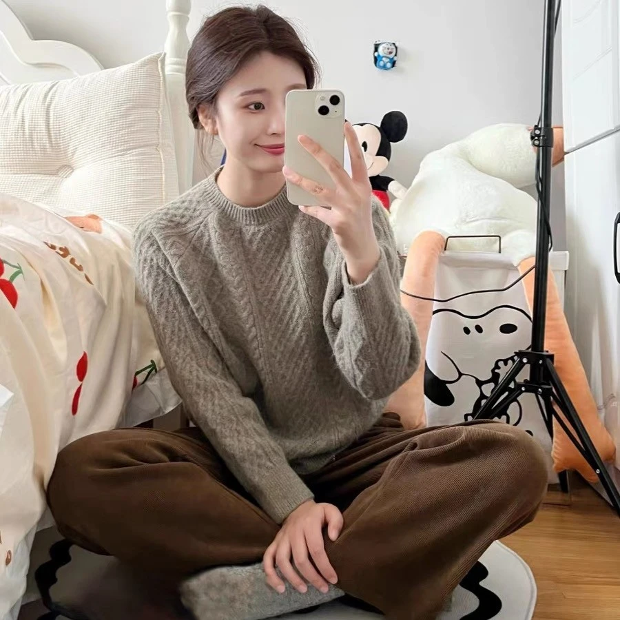 温柔系上衣时尚麻花百搭女秋冬加厚外穿仿浣熊绒高级感套头针织衫