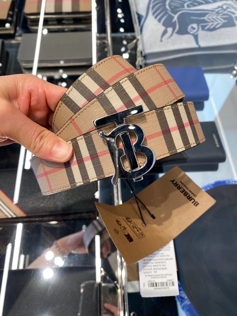全新未使用 BURBERRY/博柏利 皮带 双面可用 经典TB字母标