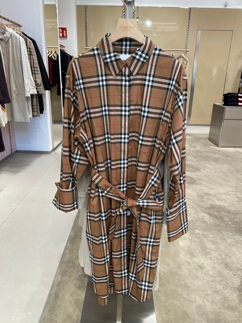 全新未使用 BURBERRY/博柏利 女款连衣裙 经典色 宽松版型