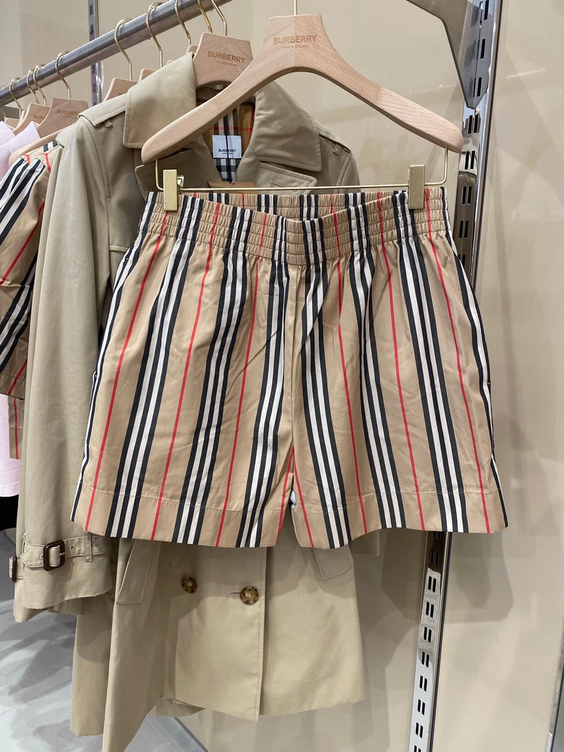 全新未使用 BURBERRY/博柏利 女款短裤 经典色