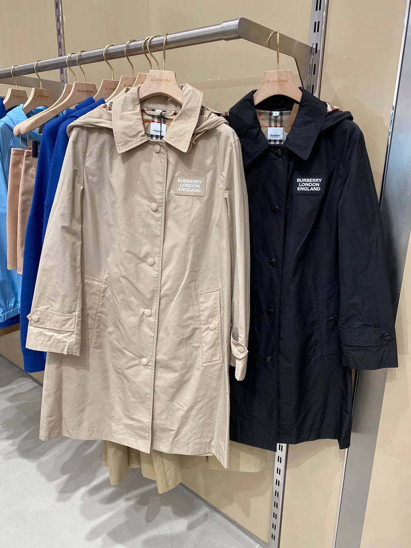 全新未使用 BURBERRY/博柏利 女款伦敦标连帽款风衣 帽子可拆卸