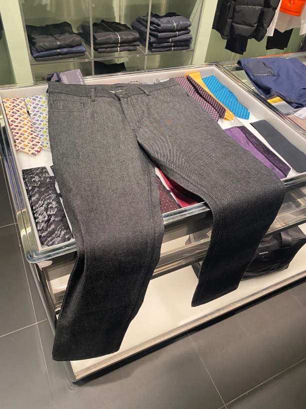 全新未使用 Prada/普拉达 男款牛仔裤烟灰色 国内现货30码