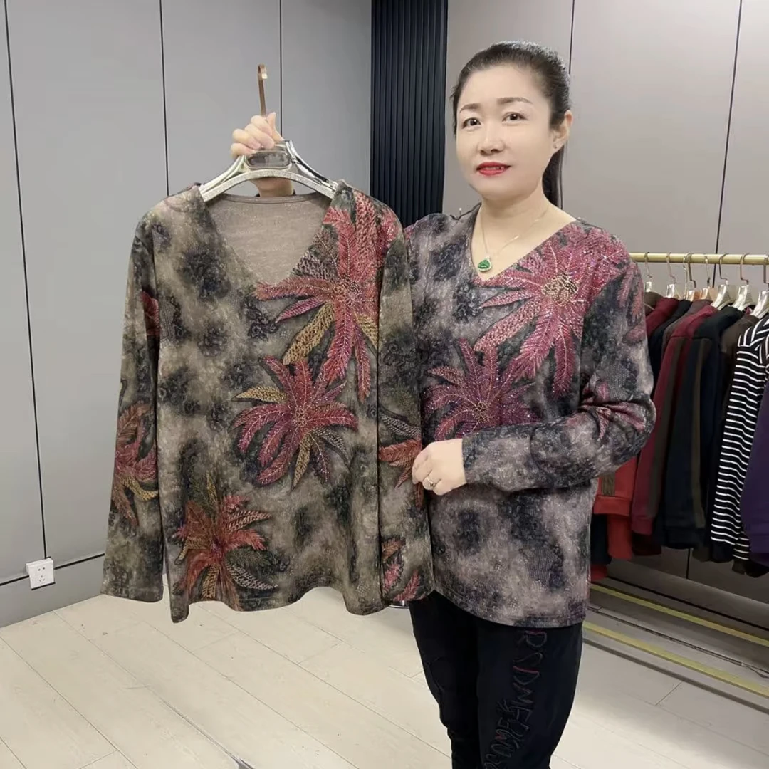 2901*大码时尚加肥百搭V领印花宽松套头休闲长袖衫