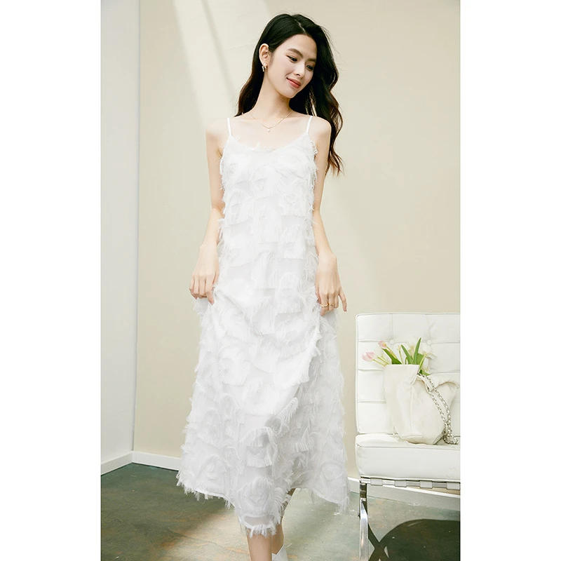 晚白夏季新款时尚简约裙子气质纯色优雅设计感吊带连衣裙24030733