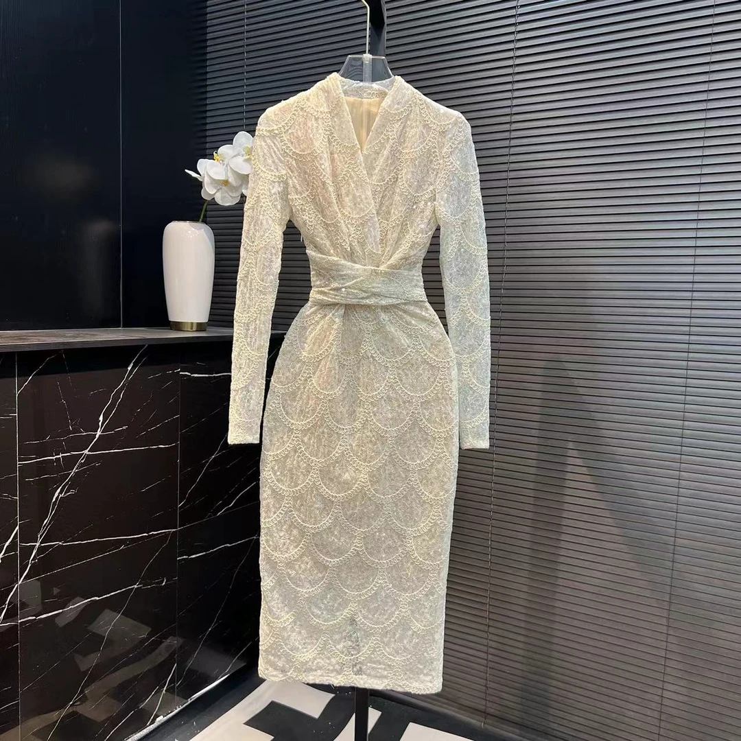 《聚财2号》2024米色祥云蕾丝气质显瘦修身轻奢连衣裙