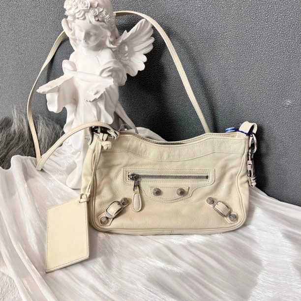 95新 Balenciaga/巴黎世家 大喜/巴黎世家奶白色机车斜挎包