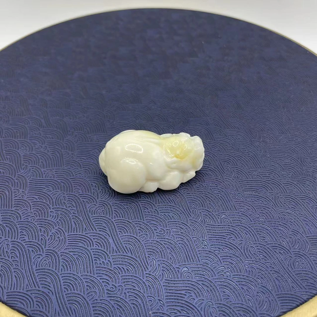 9号 J44瑰宝白色貔貅项链