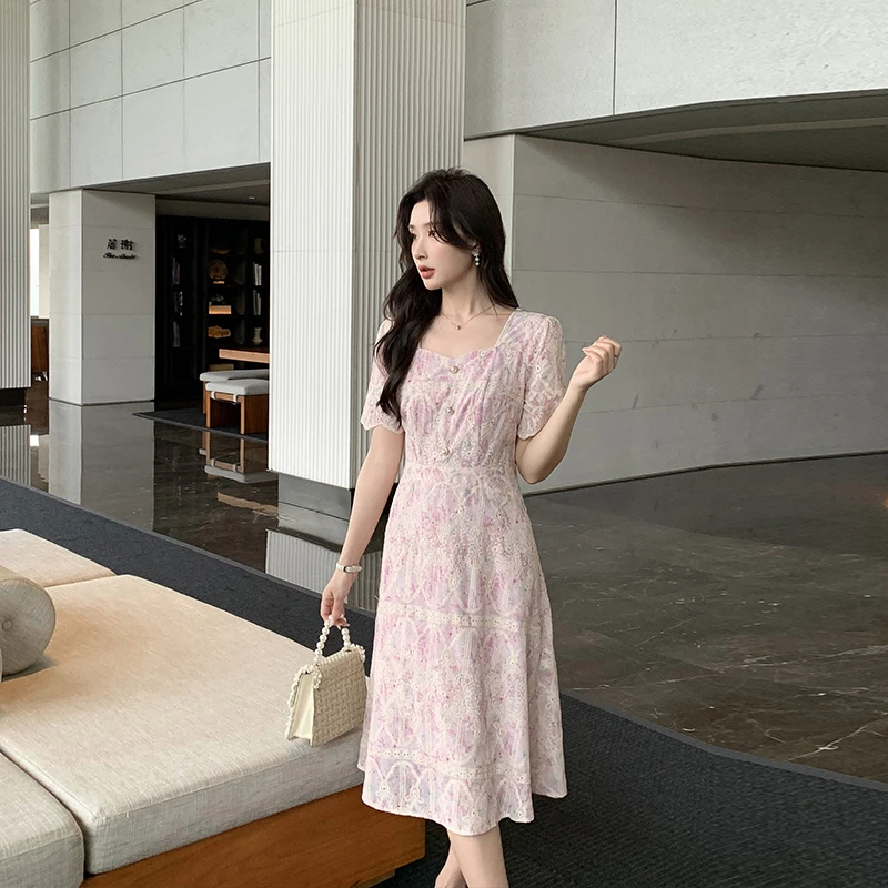 奢姿【馥郁芬芳】夏季新款大码女装减龄绣花裙子胖妹妹方领连衣裙