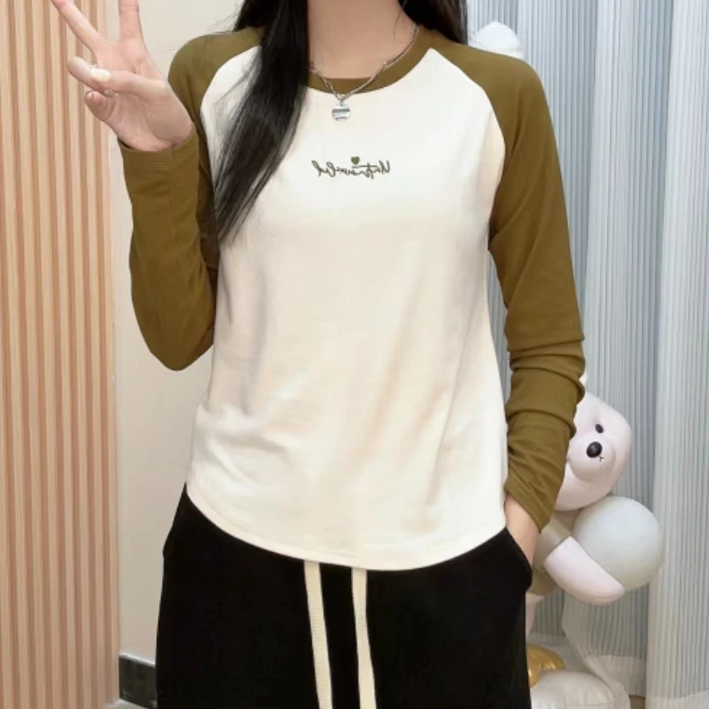 【艾萱萱】7623款磨毛女装撞色复古字母绣潮流圆领长袖上衣 约53