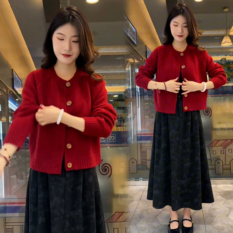 慵懒风毛衣外套女2025年冬季新款设计感小众单排扣百搭显瘦针织衫