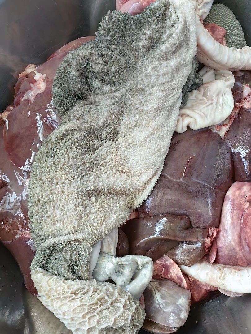 《清真食品》《生》羔羊全羊杂《注意挂肚毛羊肚，羊头无羊脑》