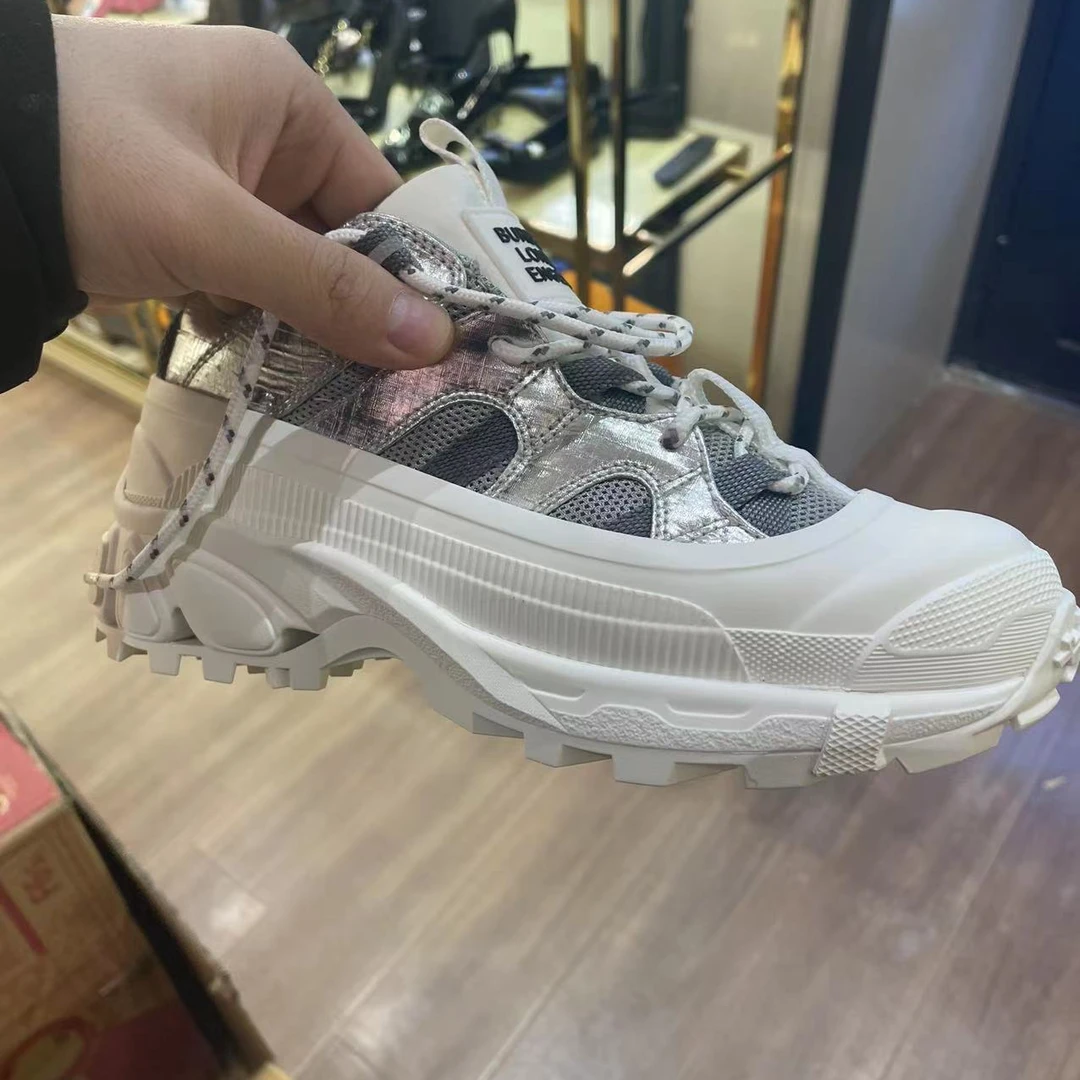 99新 BURBERRY/博柏利博伯利时尚女士厚底36-37百搭中古女鞋真皮