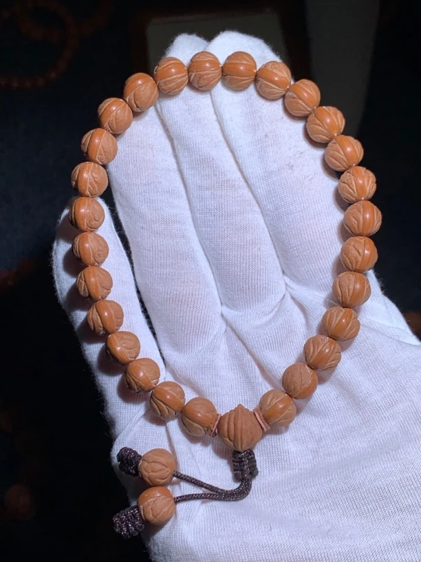 秦岭龙纹桃核 手串手持，玉龙小核，精工龙脊一道筋