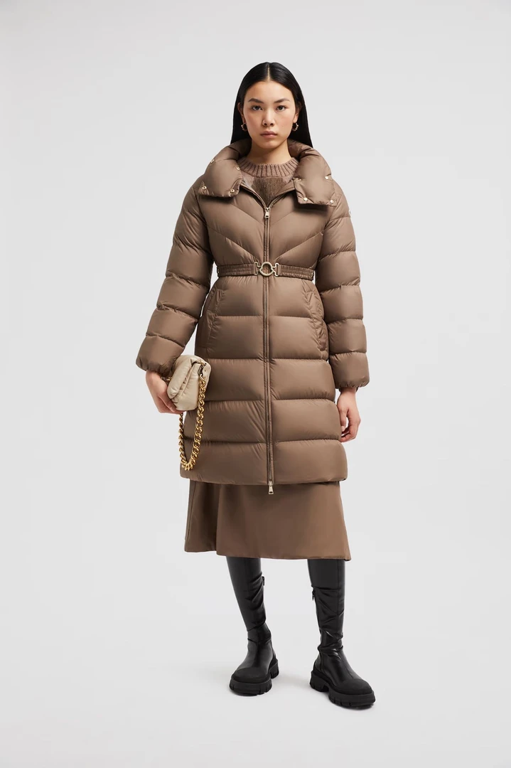 全新未使用 MONCLER 女士长款磨砂面料哑光收腰羽绒服Brou