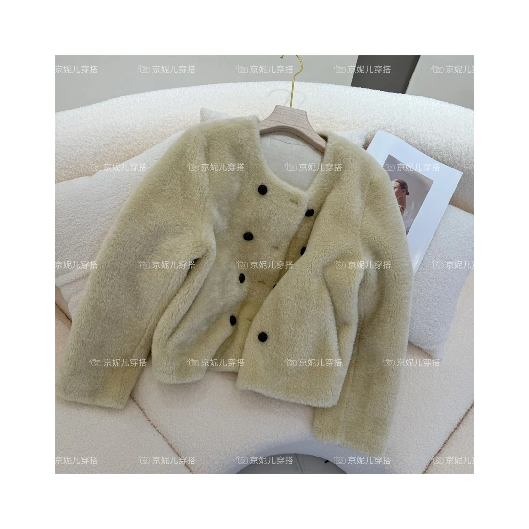 【京妮儿推荐】圆领双排扣皮毛一体女百搭短款毛茸上衣Q3327