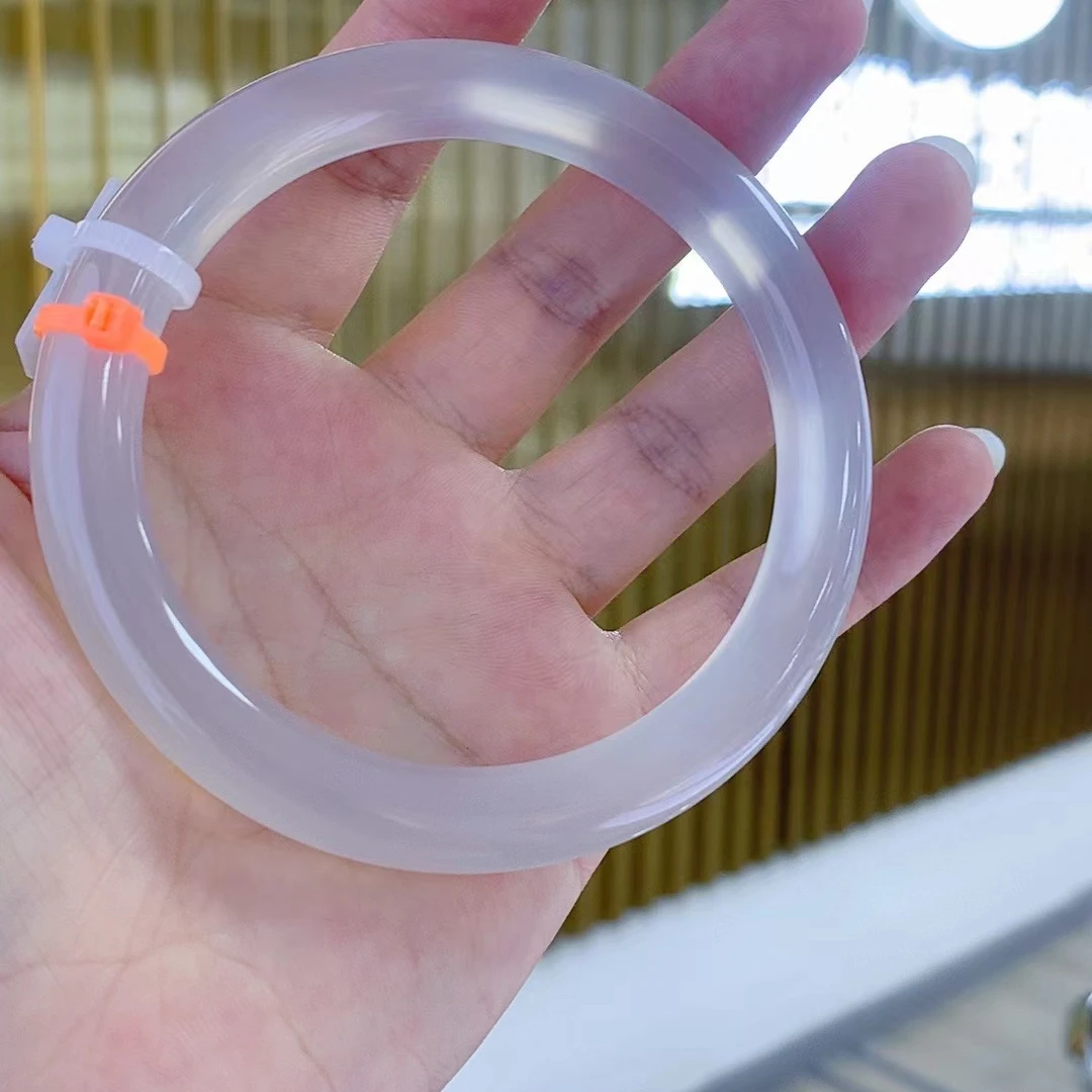 天然玛瑙玉髓圆条手镯 白月光 荔枝冻玛瑙手镯时尚气质女神款