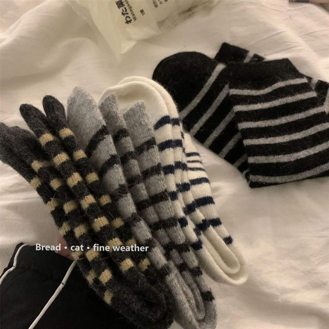 秋冬季羊毛袜条纹ins网红学院风简约百搭保暖中筒女袜鲨鱼裤穿搭