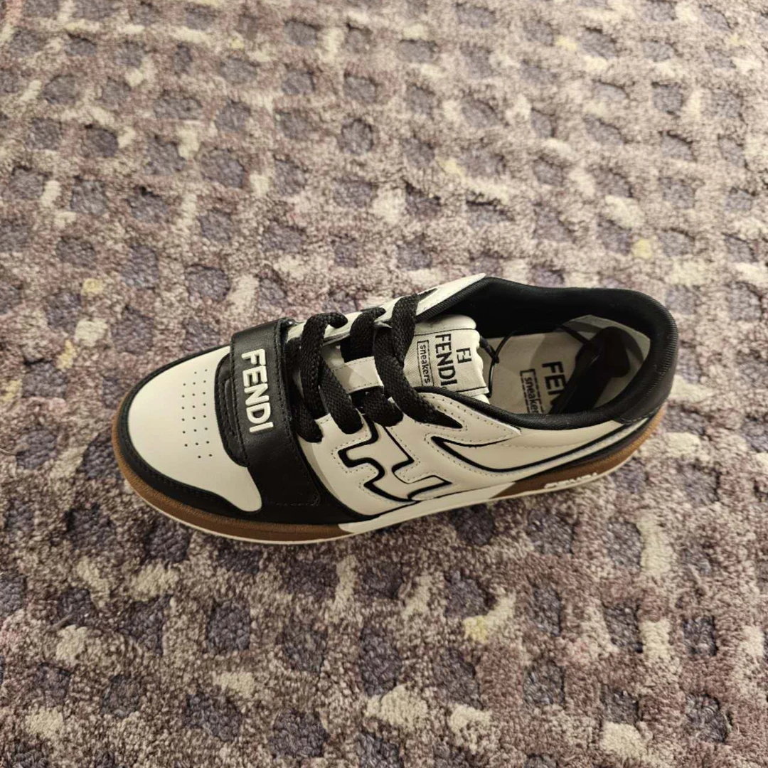 全新未使用 FENDI/芬迪 芬迪 黑白魔术贴板鞋