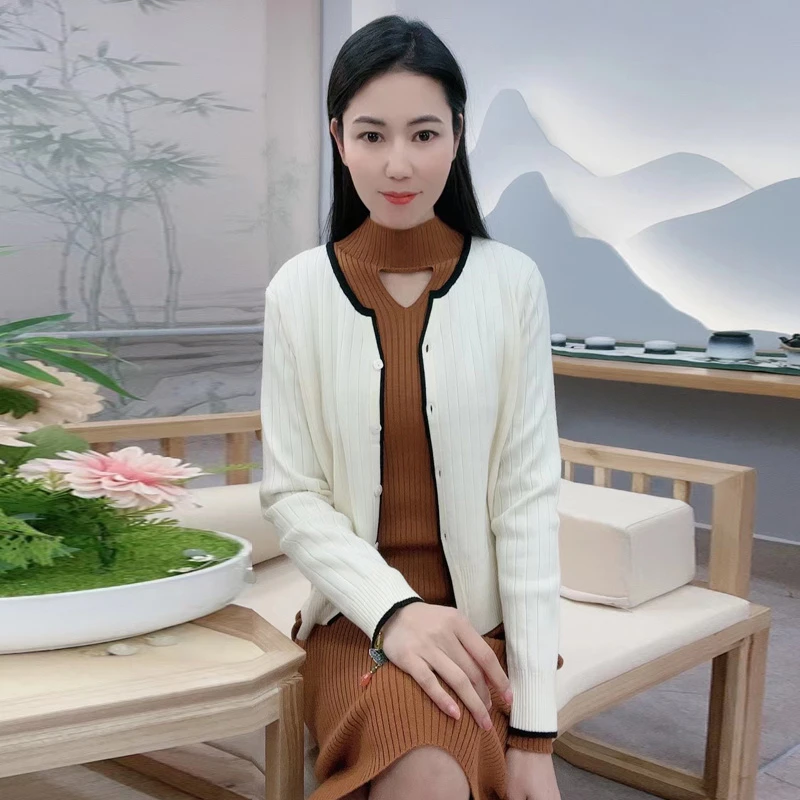浒城古娘修身时尚气质百搭常规通勤长袖方姿针织连衣裙-22D1675