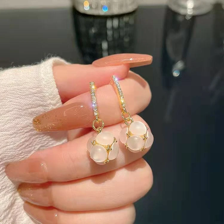 铜合金耳饰 S925针气质高级感耳环女耳钉网红轻奢百搭耳饰A168