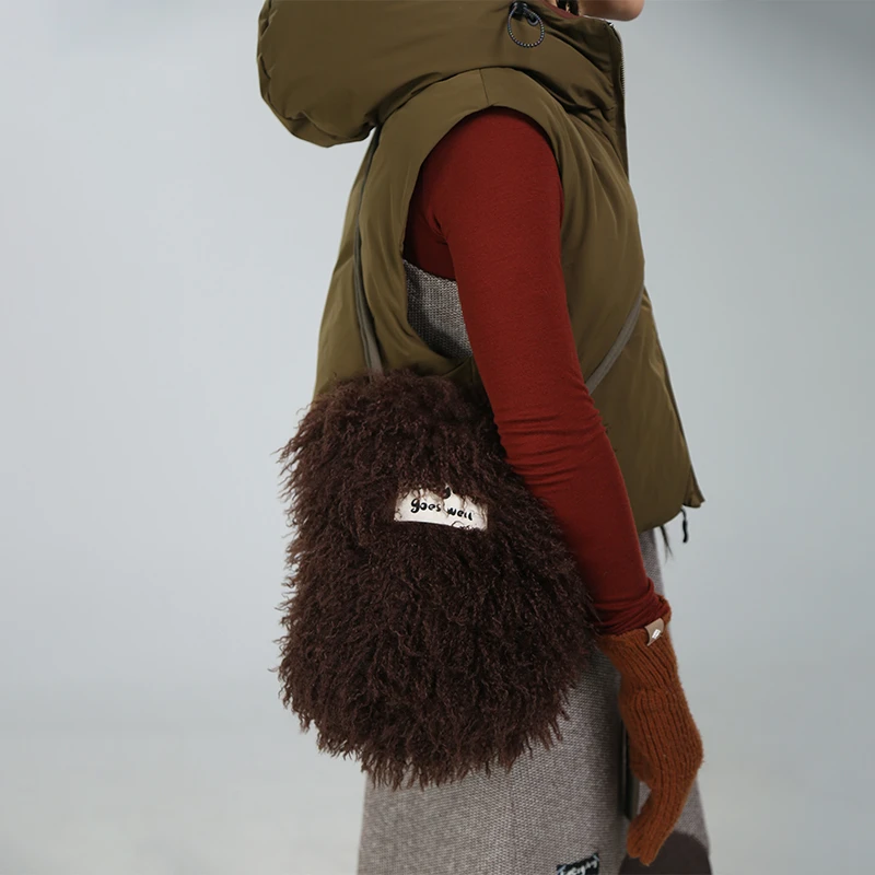 嬉游记原创2024冬新款流浪风毛毛单肩包女时尚通勤手机包斜挎小包