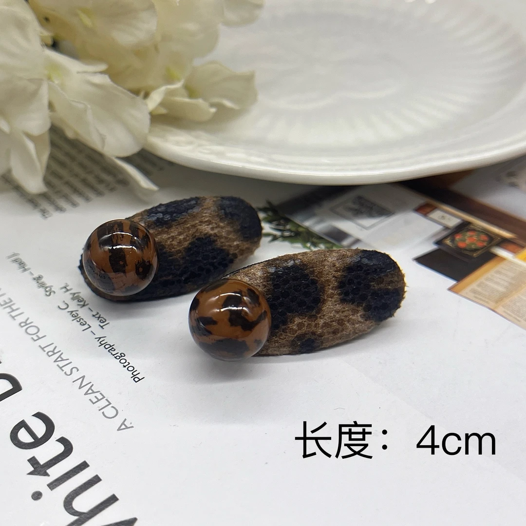 BAOSHATI/宝莎缇F-918韩版秋冬豹纹珠珠鸭嘴夹一对