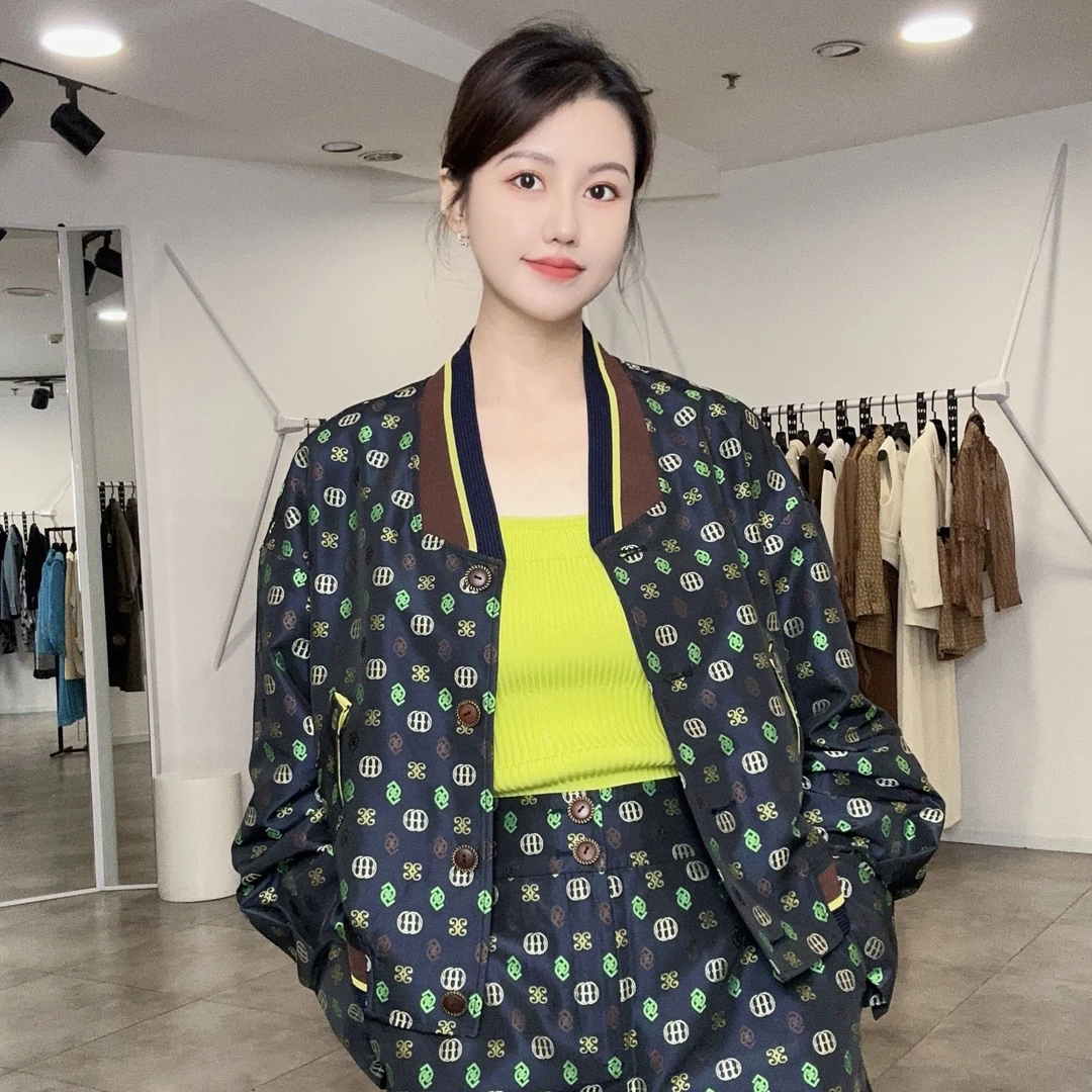 轻奢女装印花短款外套